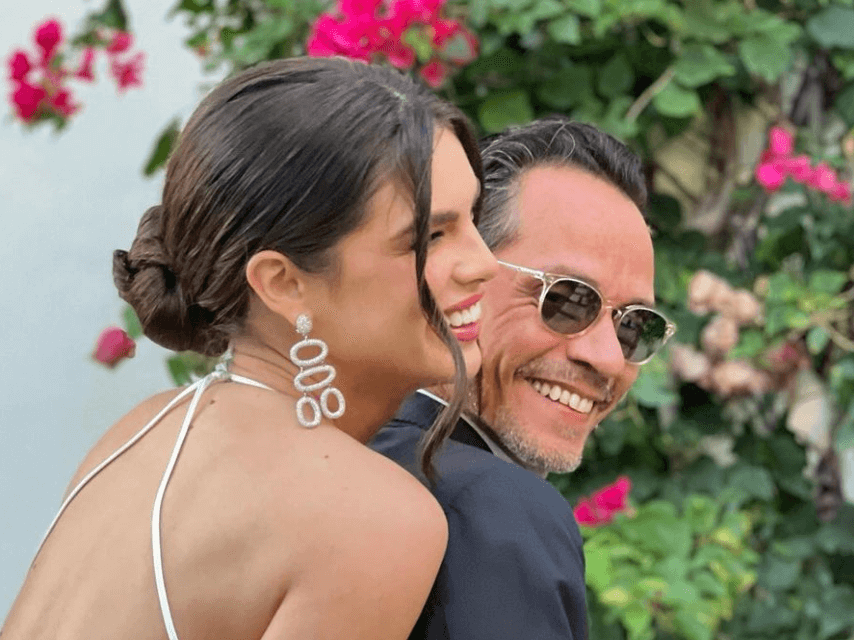Marc Anthony y Nadia Ferreira presumen su amor en una boda