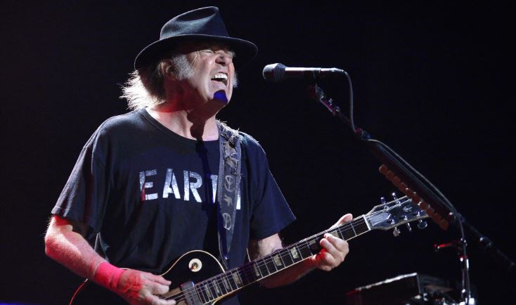 Neil Young recupera “Toast”, el disco “triste” que no quiso publicar en 2001